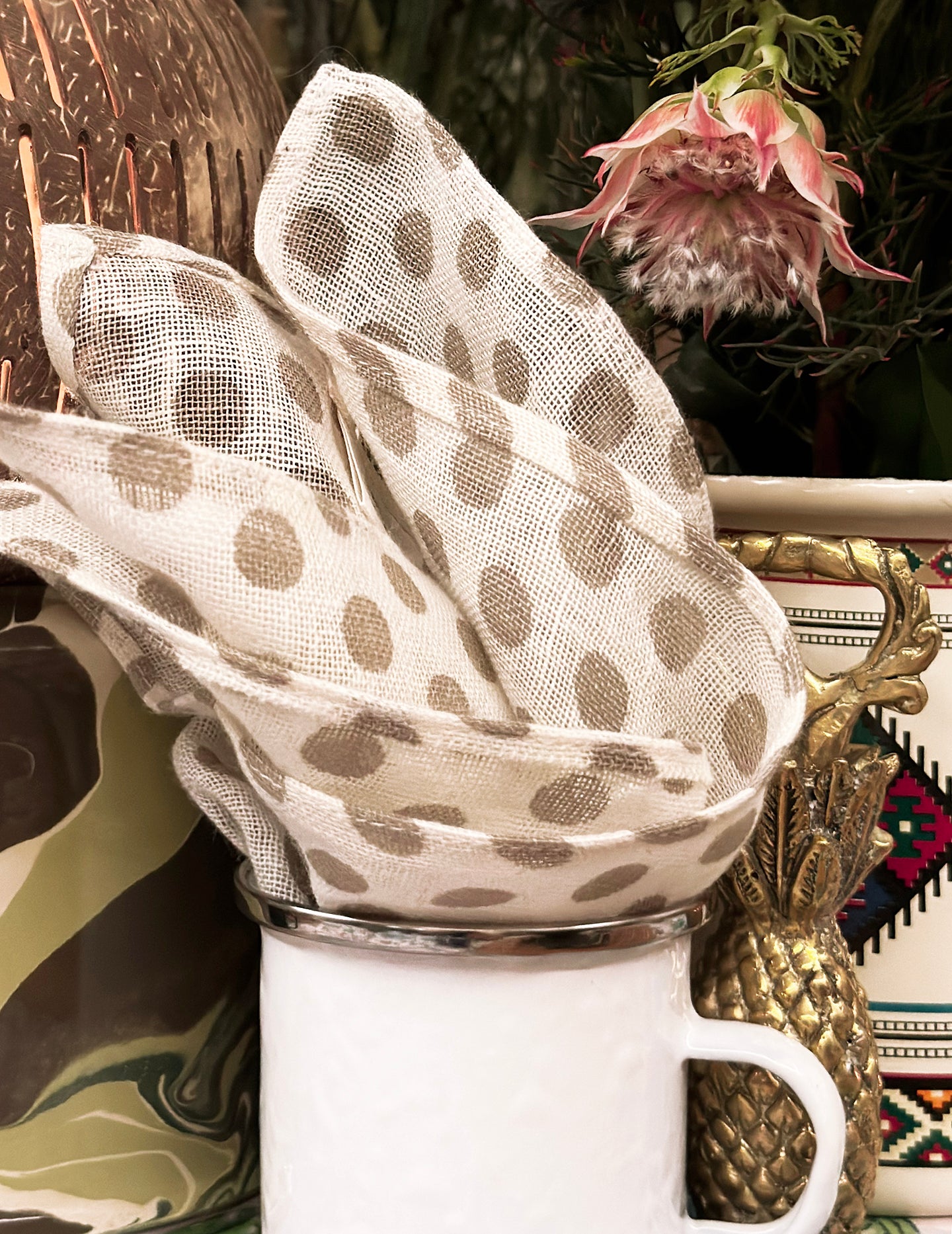 ASCOT / CRAVAT - OFF WHITE BEIGE POLKA DOT