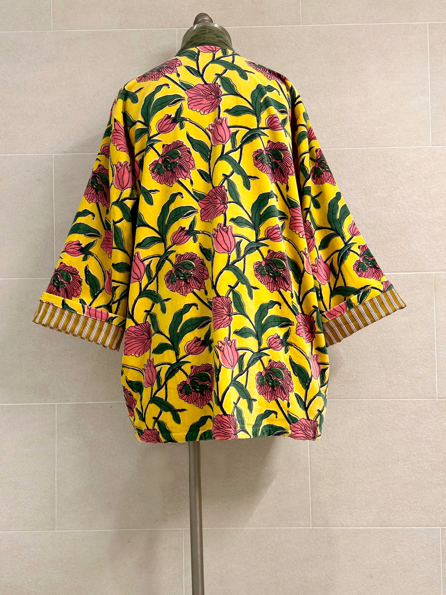 YELLOW FLORAL SHORT VELVET ROBE
