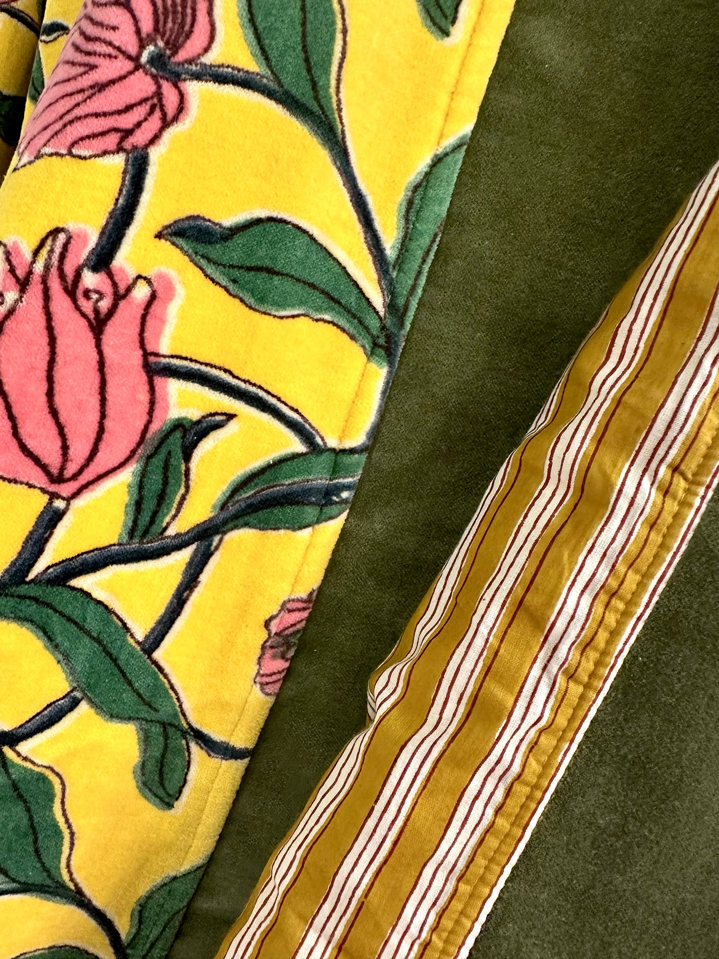 YELLOW FLORAL SHORT VELVET ROBE