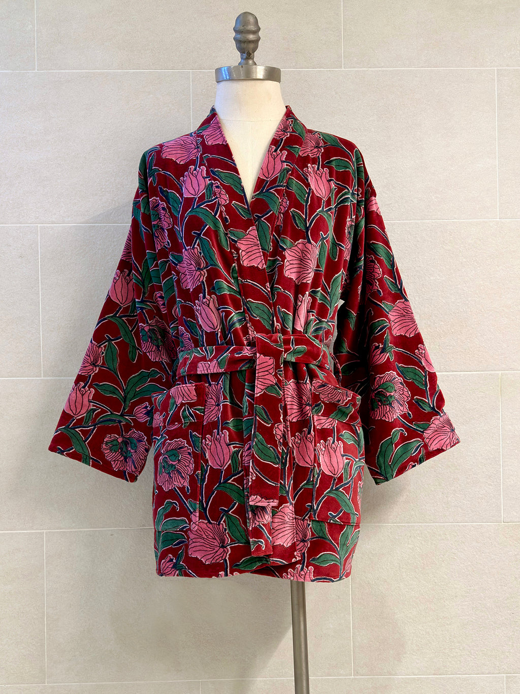 RED FLORAL SHORT VELVET ROBE