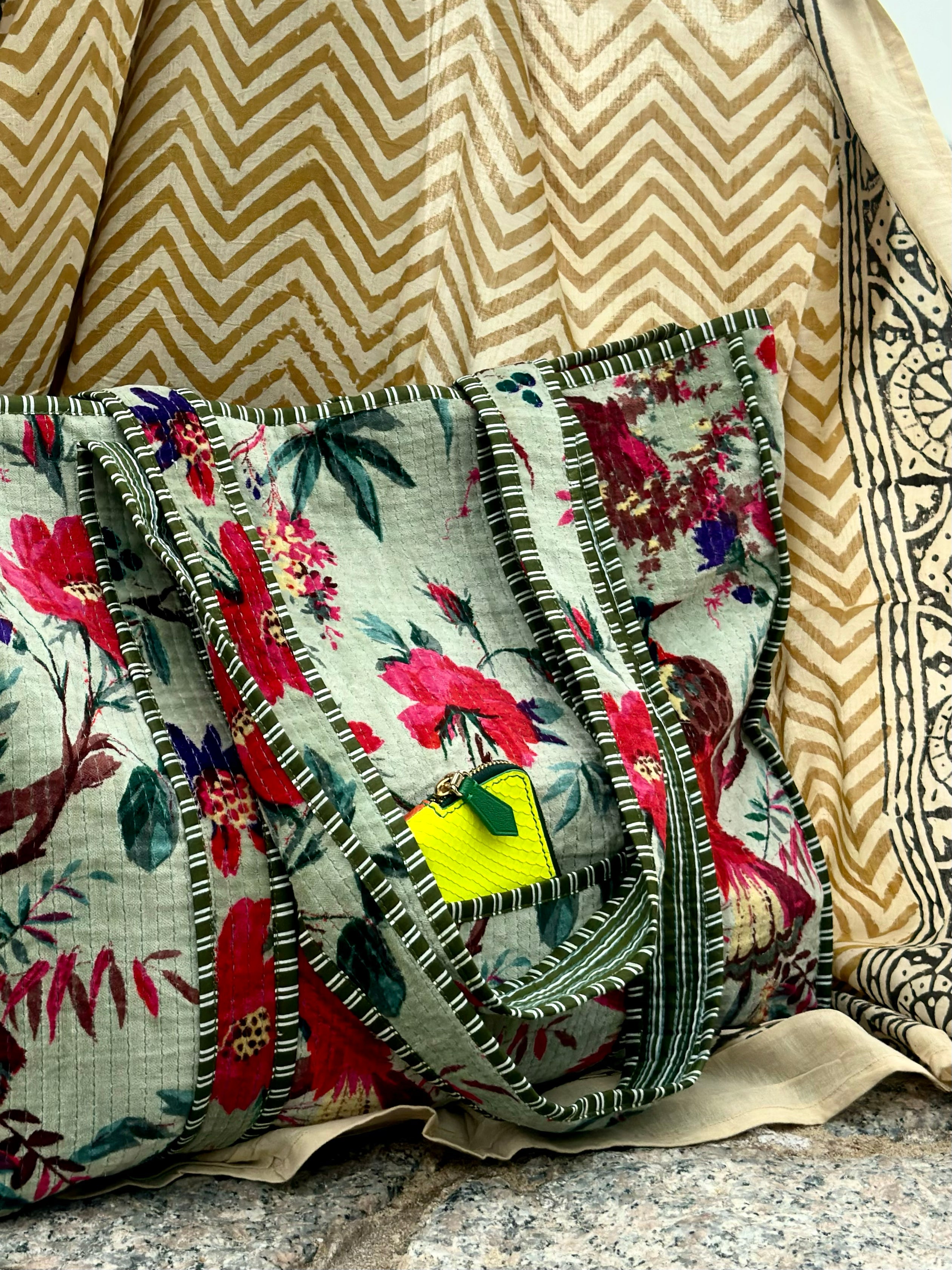 RAVEN - VELVET TOTE BAG