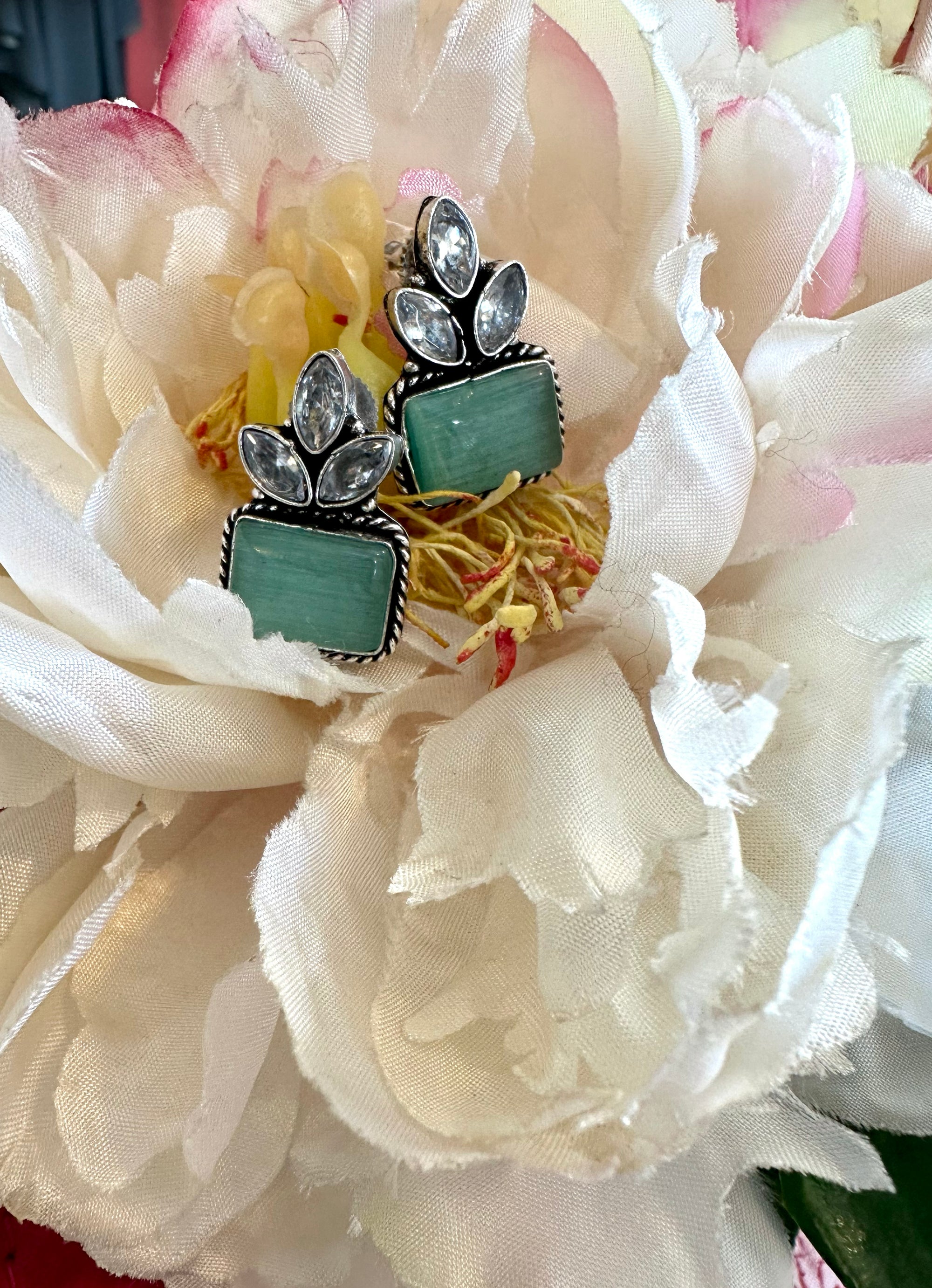 "LUNA" STUDDED EARRINGS